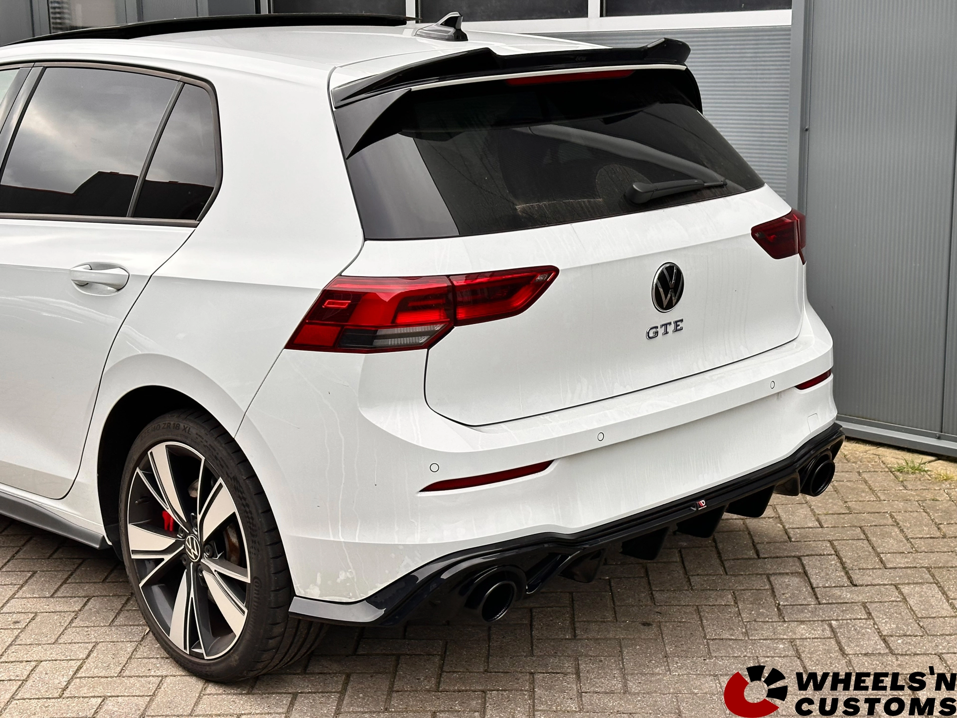 Rear Valance + Exhaust Black Ends Imitation Volkswagen Golf GTE / R-Line Mk8 / Mk8 Facelift / Diffuser Spoiler Cap V.2 Volkswagen Golf 7 Facelift R / R-Line / GTI