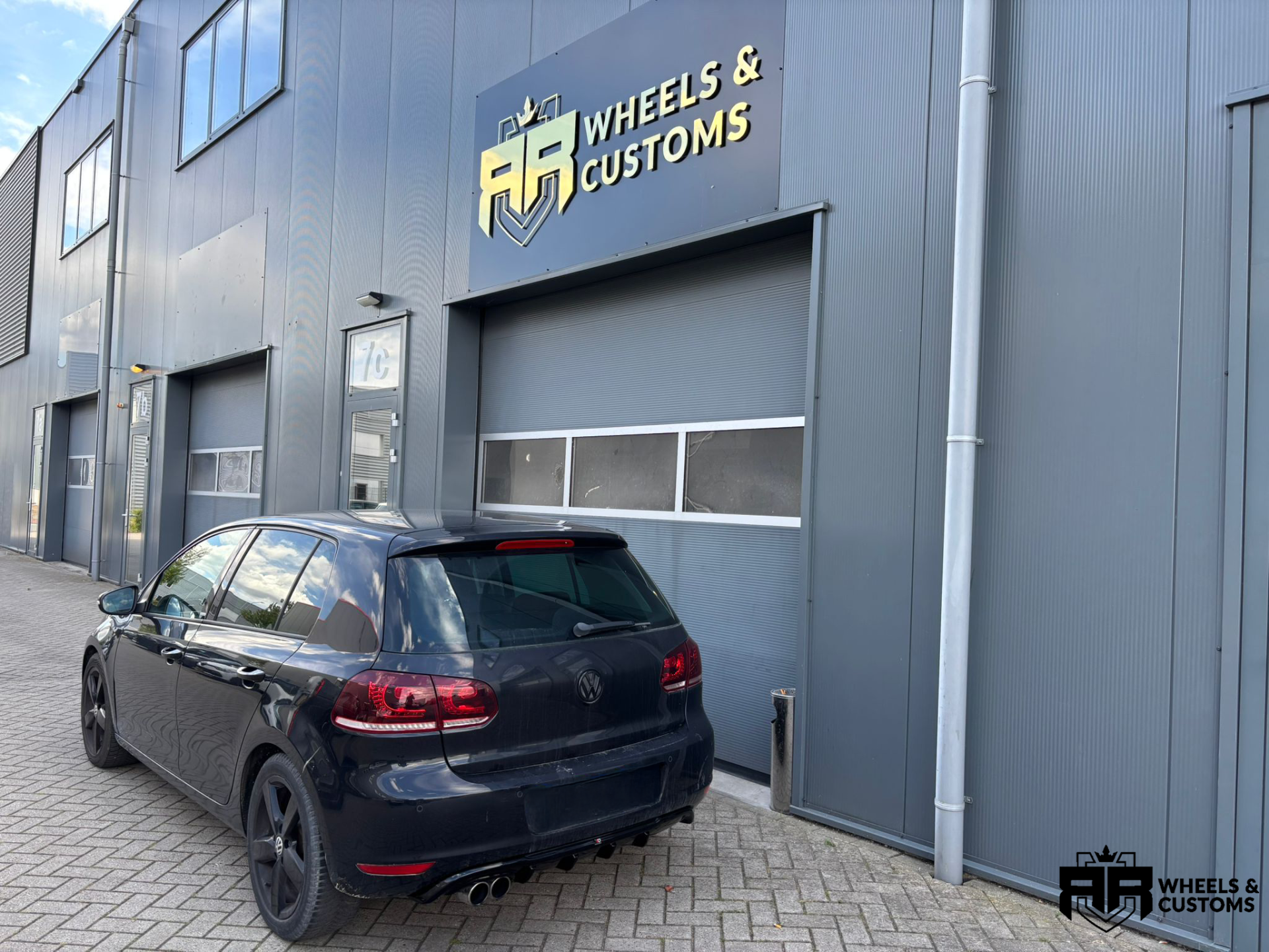 Volkswagen Golf 6 voorzien van een Maxton Design diffuser