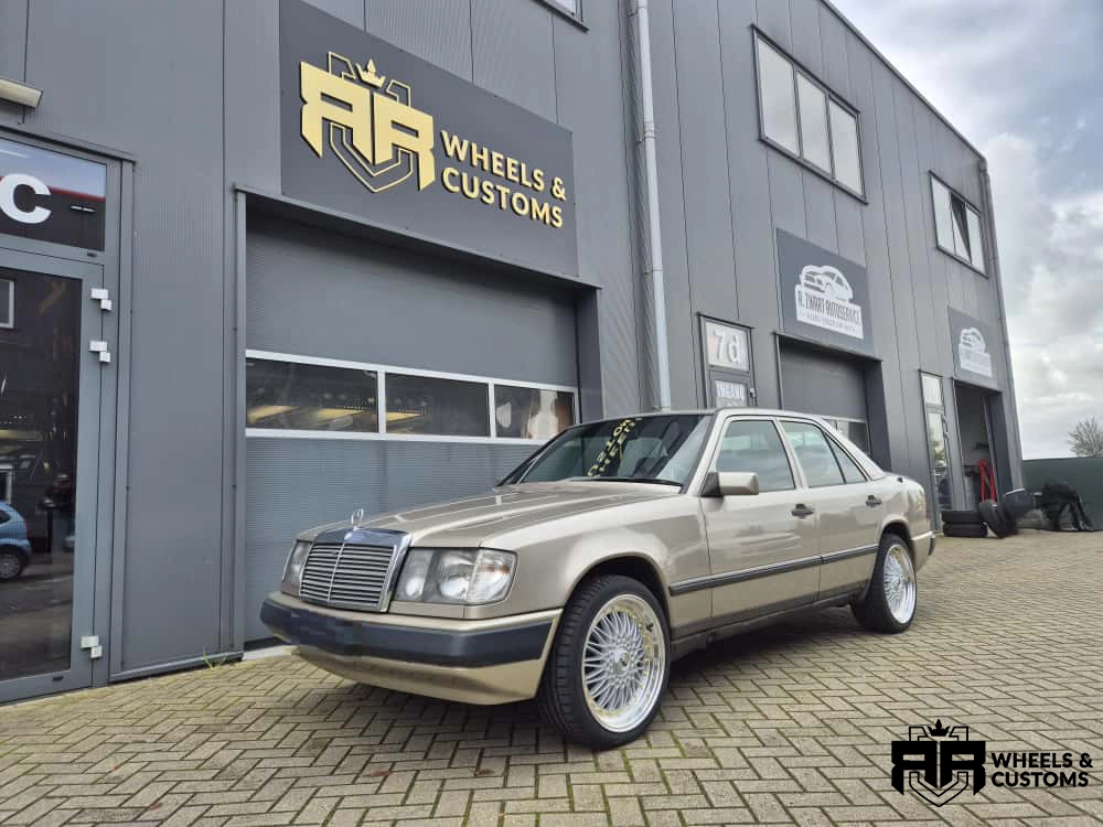 Mercedes Benz E-klasse 1987 W124 - Japan Racing JR9