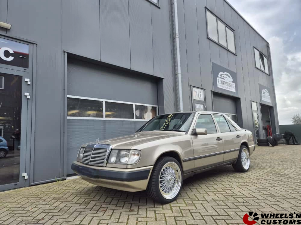 Mercedes Benz E-klasse 1987 W124 - Japan Racing JR9