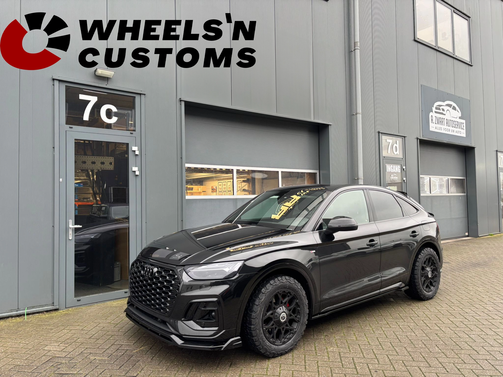 Audi q5 - voorzien van 18 inch WOLFRACE Sahara 8.5J ET 30 Matt Black Black Rivets