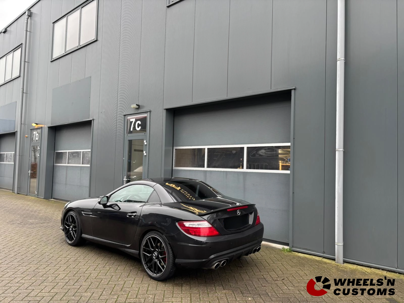 Mercedes SLK uit 2015 - voorzien van 19 inch JF Luxury  5x112 - AMG Design M933 Matt Black Machined Lip  Breedset velgen