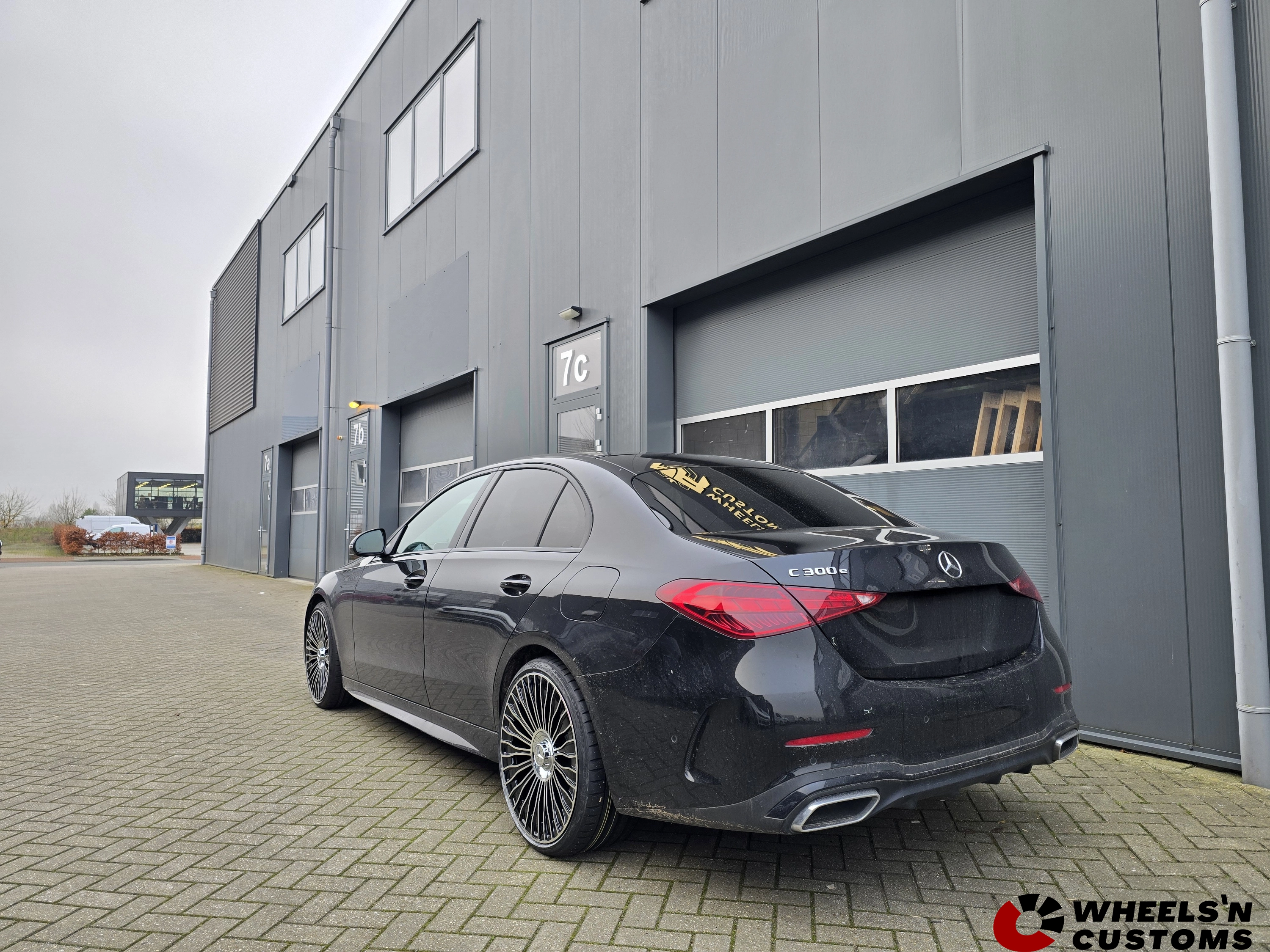 Mercedes C-Klasse voorzien van MBdesign  R20x8.5+9.5J  5X112  ET 40+45  66.6  I0313   Black Polished velgen