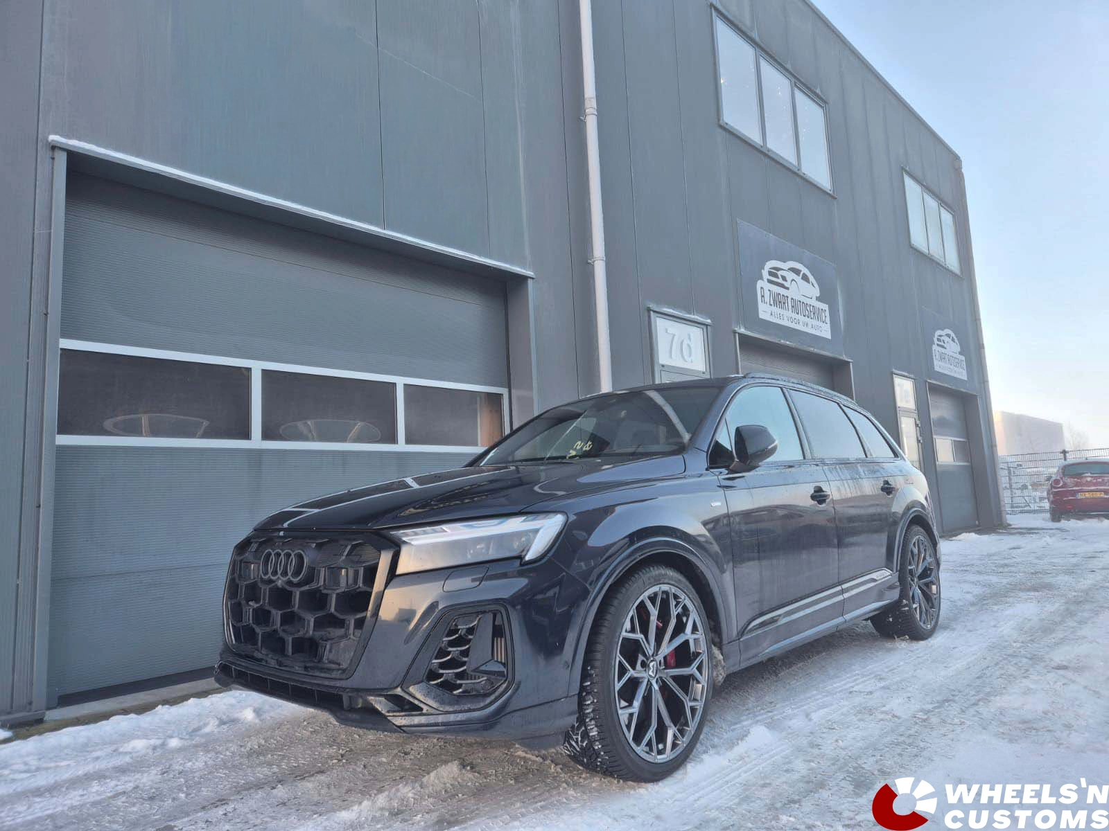 Audi q7 - voorzien van Motec Bull Hyper black 22