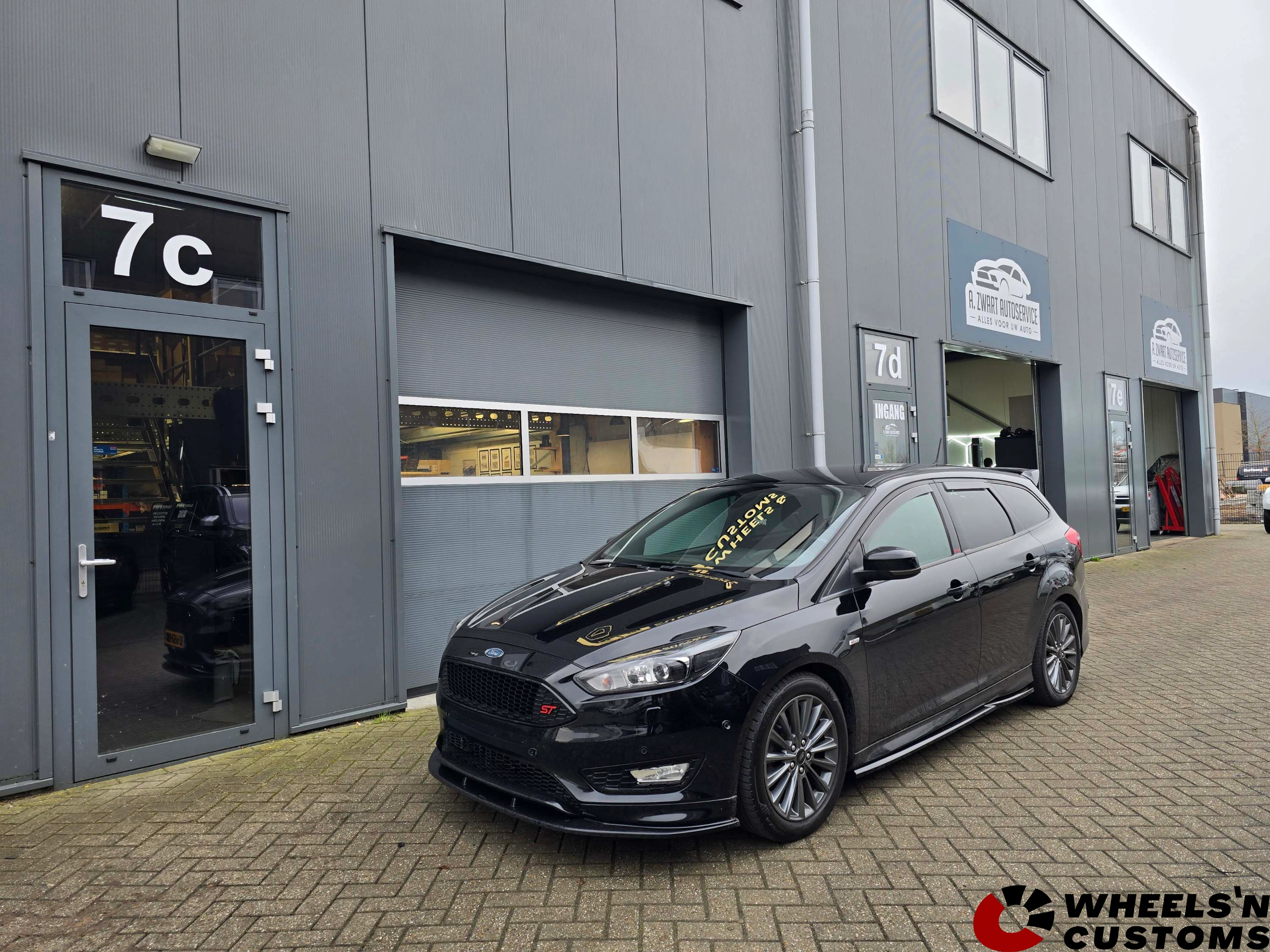 Ford Focus Mk3 FL ST - Voorzien van Maxton Design onderdelen