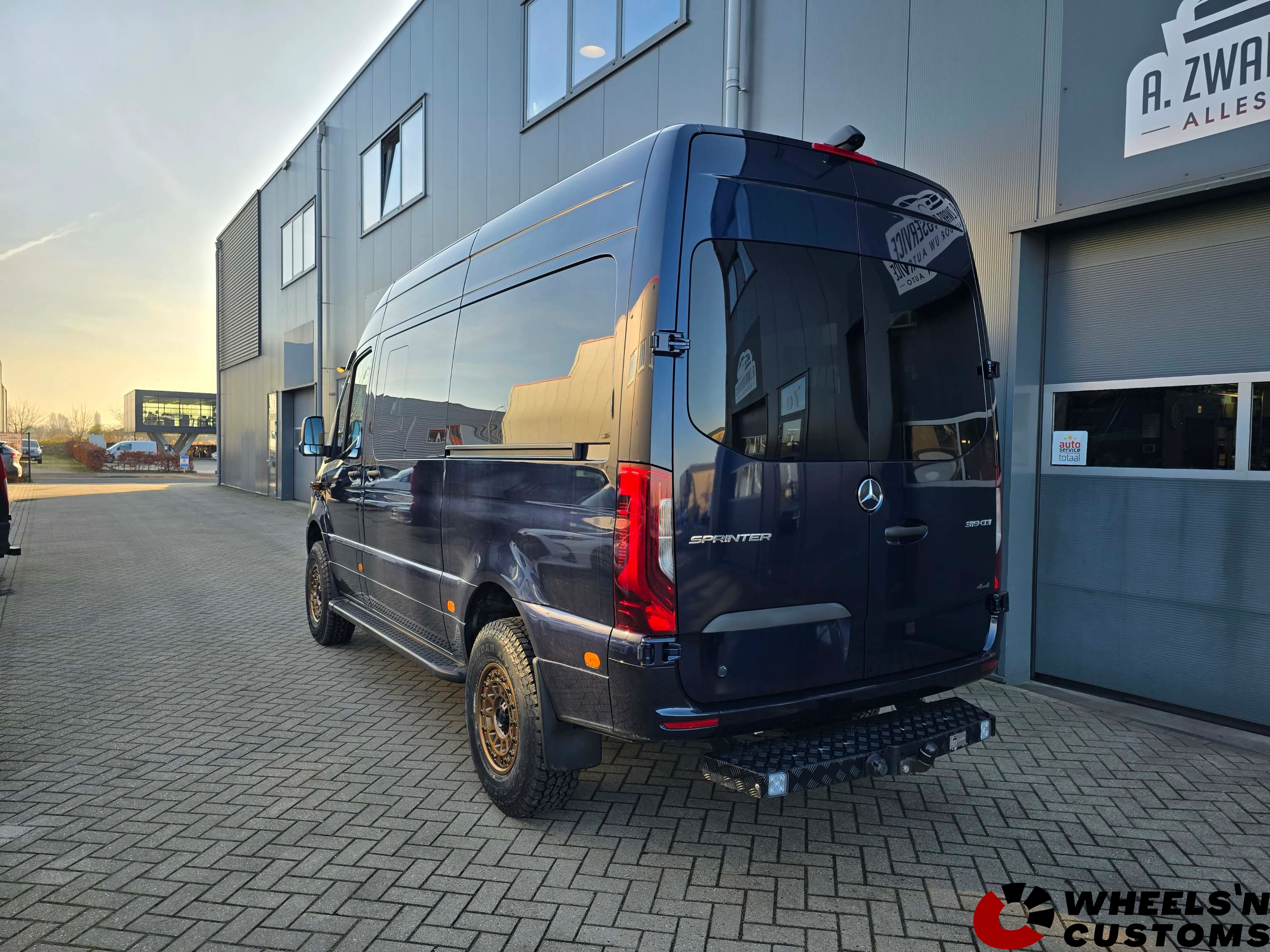 Mercedes Sprinter - Voorzien van 17inch Black Rhino BR012 OUTBACK Matte bronze