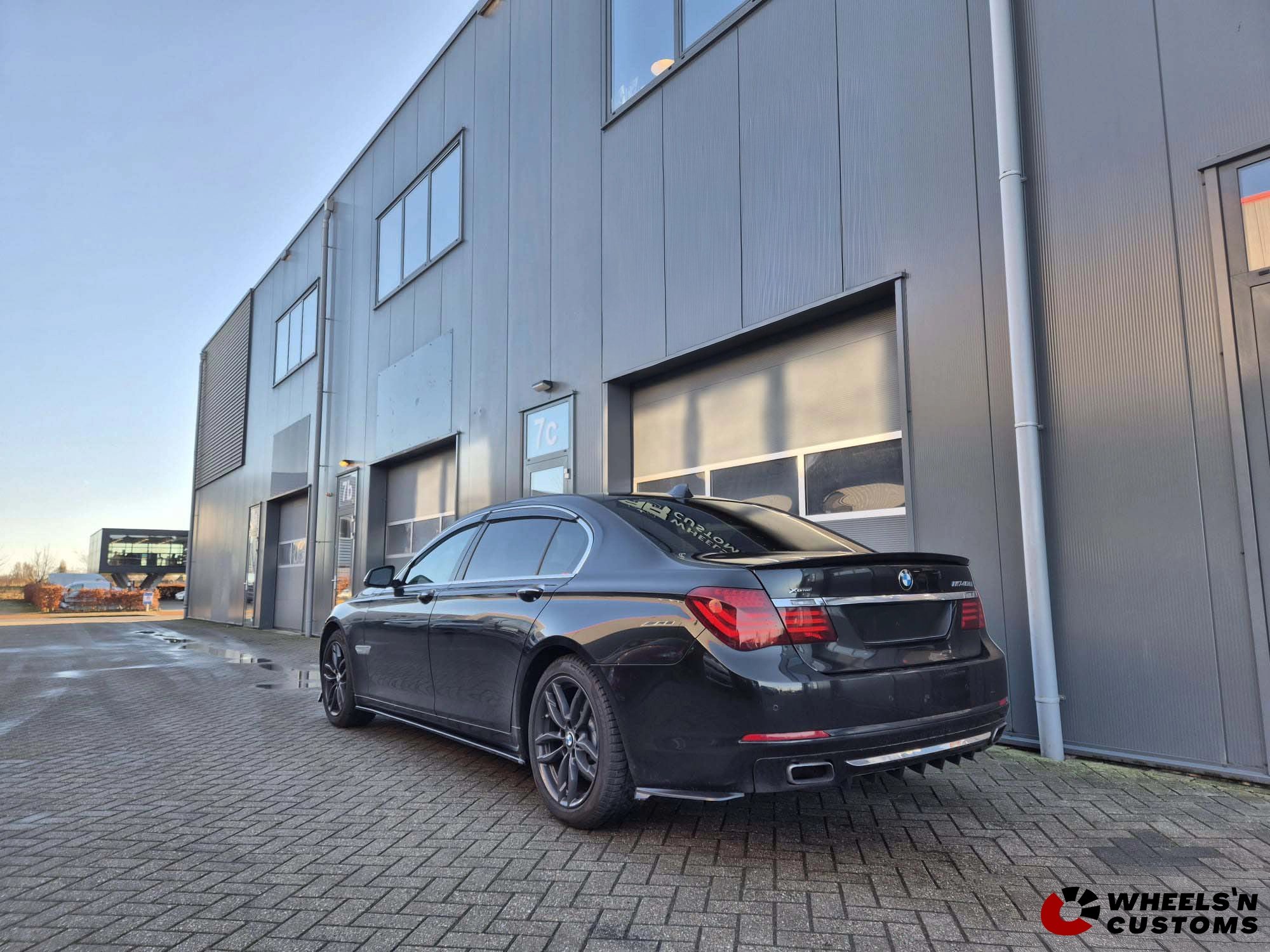 BMW 7 Serie F02 M-Pakket - Voorzien van Maxton Design onderdelen