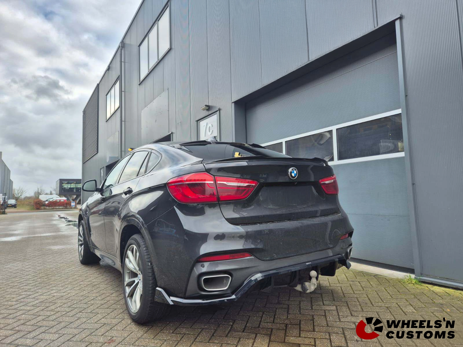 BMW X6 F16 M-Pakket - Voorzien van Maxton Design onderdelen