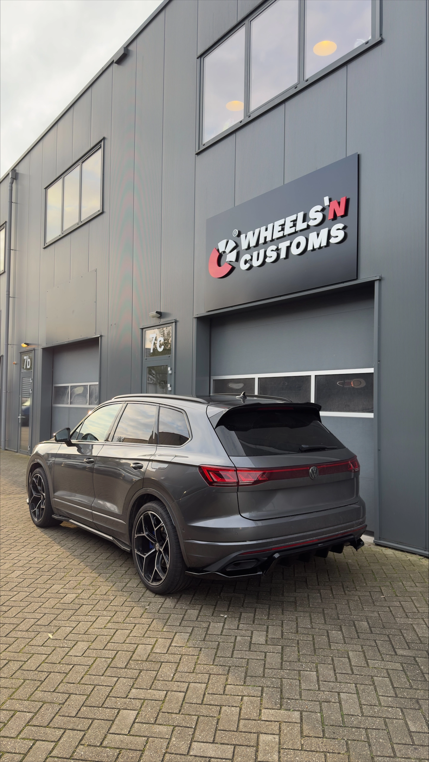Deze Volkswagen Touareg R-Line Mk3 Facelift is voorzien van een nieuwe Maxton diffuser 