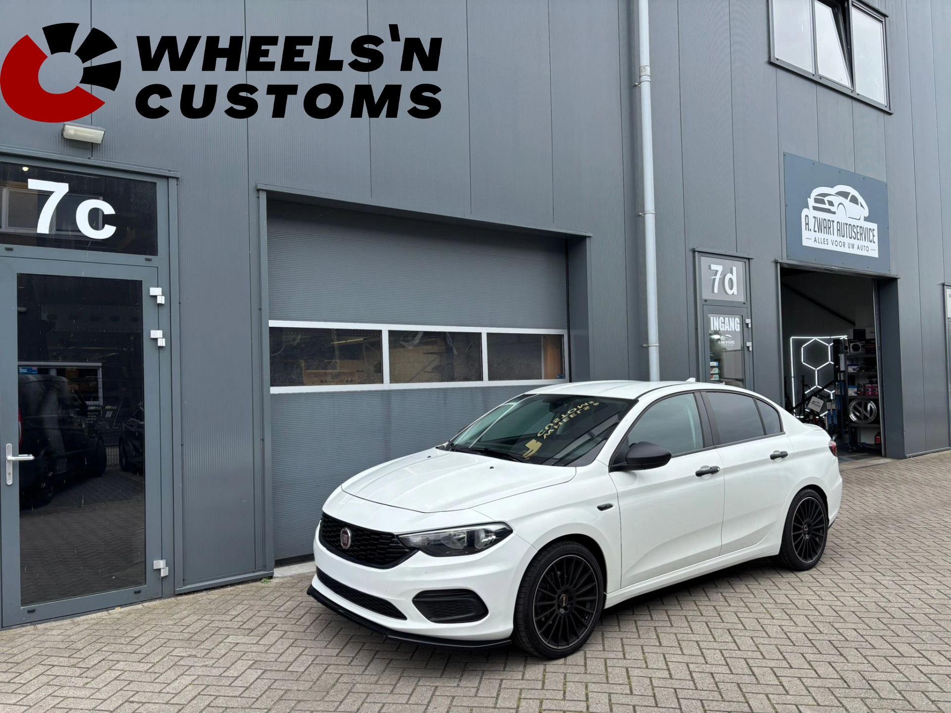 Fiat Tipo voorzien van een Maxton Design bumperlip