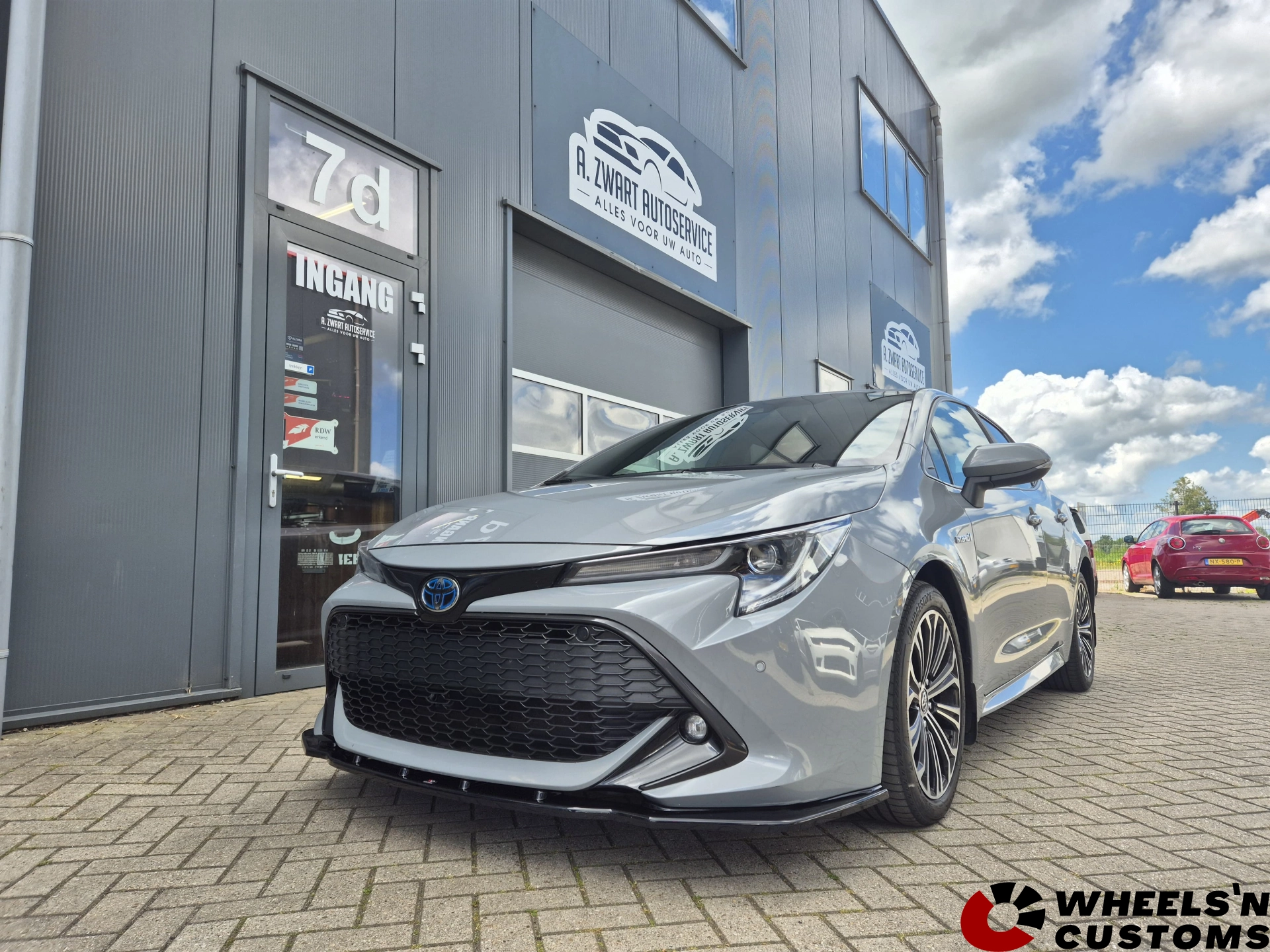 Toyota Corolla voorzien van Maxton Design front lip