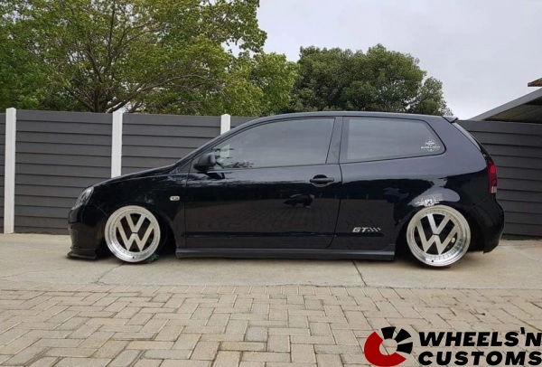 Volkswagen Polo MK6 - 17 inch JF Luxury VW logo