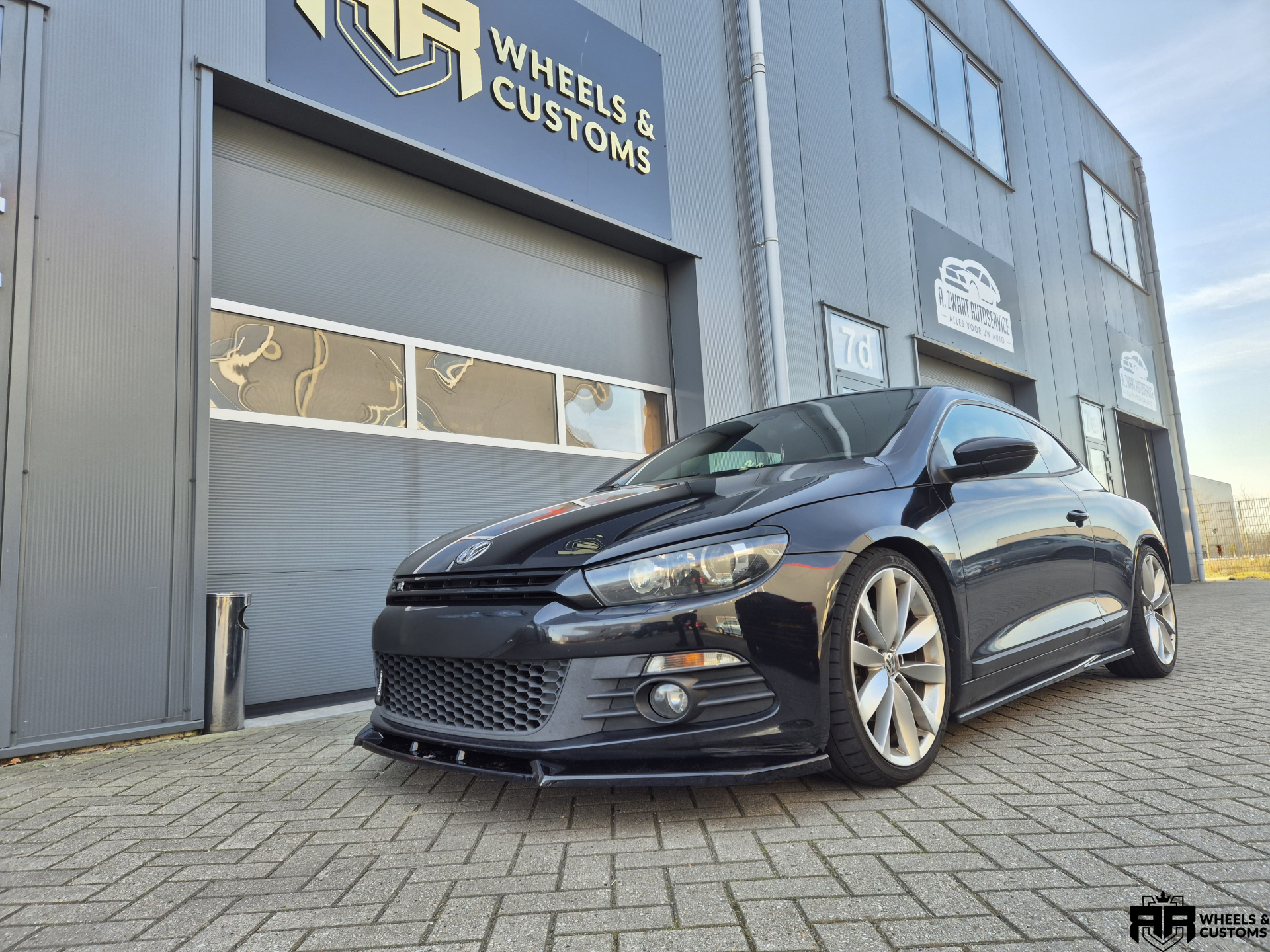 Volkswagen Scirocco voorzien van Maxton Design Bumperlip