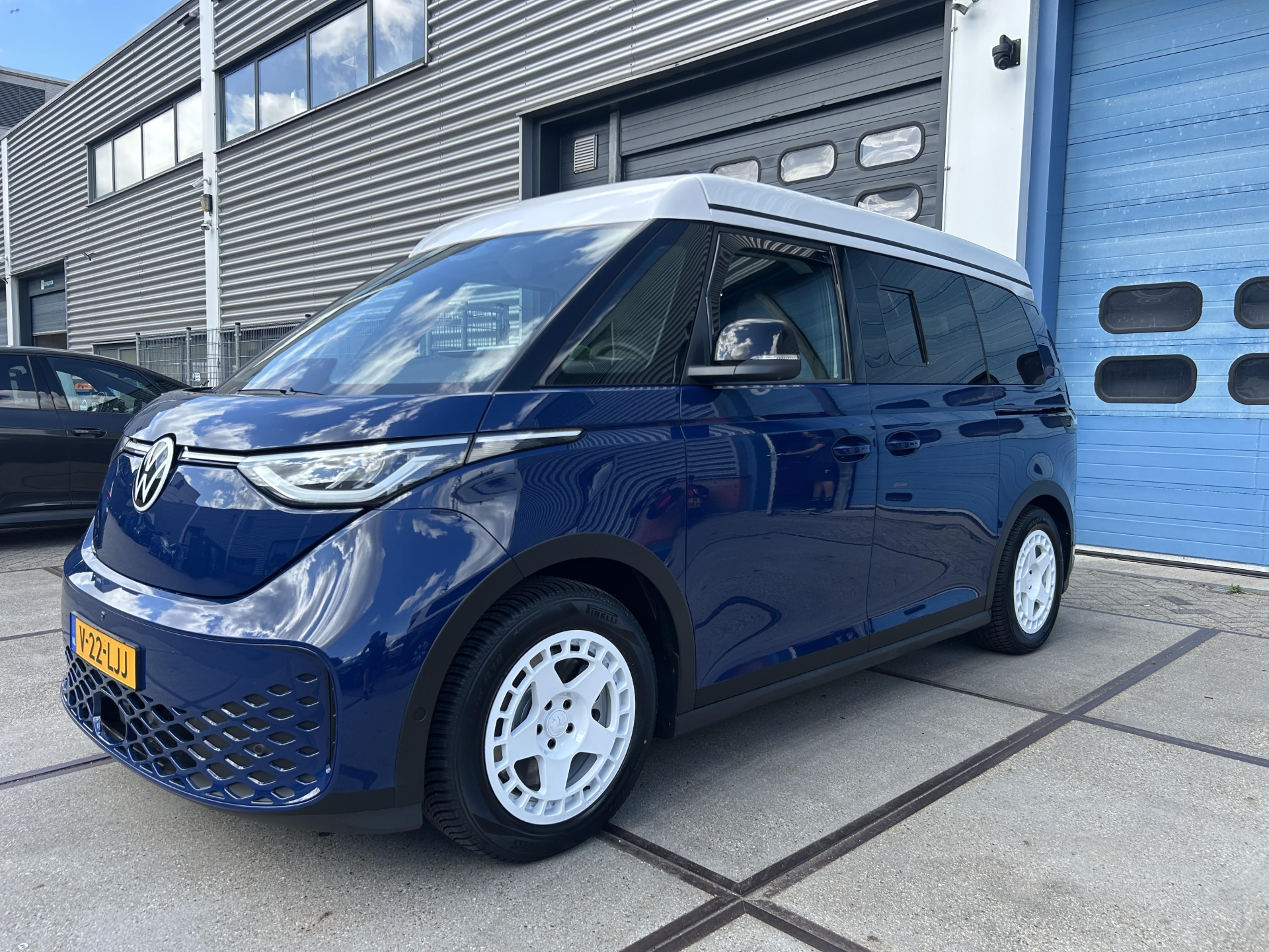 Volkswagen ID BUZZ - 18 inch Fifteen52 TurboMac Rally White - 5x112 8.5J ET45