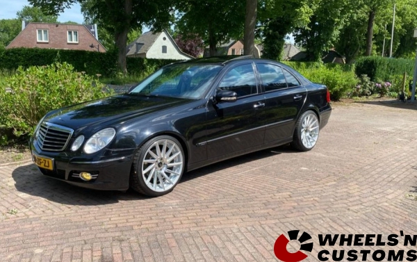 Mercedes E320 - JNC051 - 9.5J ET30 + 10.5J E30